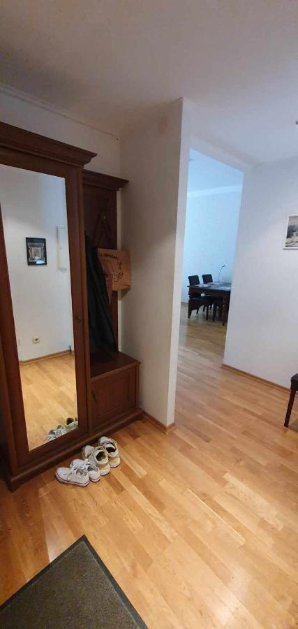 Cozy Apartment On The Town Hall Square Tallinn Bagian luar foto